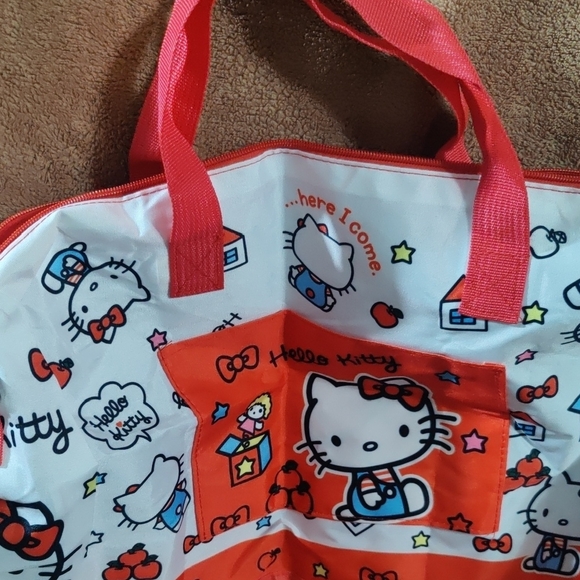 Hello Kitty Kids Bag in Red and White W Pencil Case - Picture 3 of 14